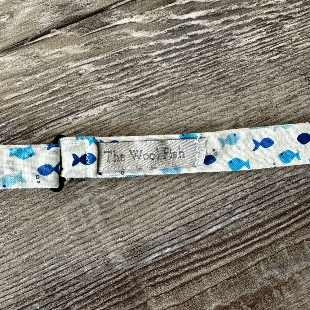 Blue Fish Pattern bowtie - Picture 4 of 7